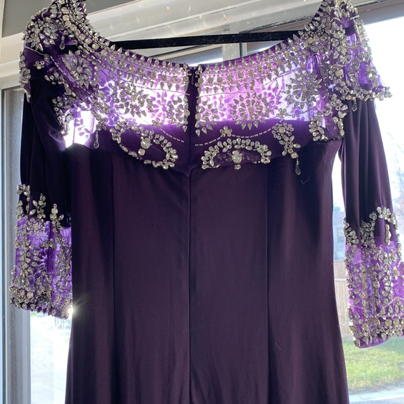 Gown - Picture 3 of 4